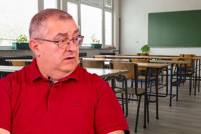 Jovan Knežević Joca ubica, Profesor matematike u Šesta beogradska gimnazija