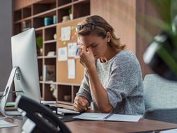 Žena, posao, umor, kancelarija