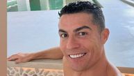 Stao pored mladih momaka i napakovao im komplekse: Skinuo se Kristijano Ronaldo i oborio internet