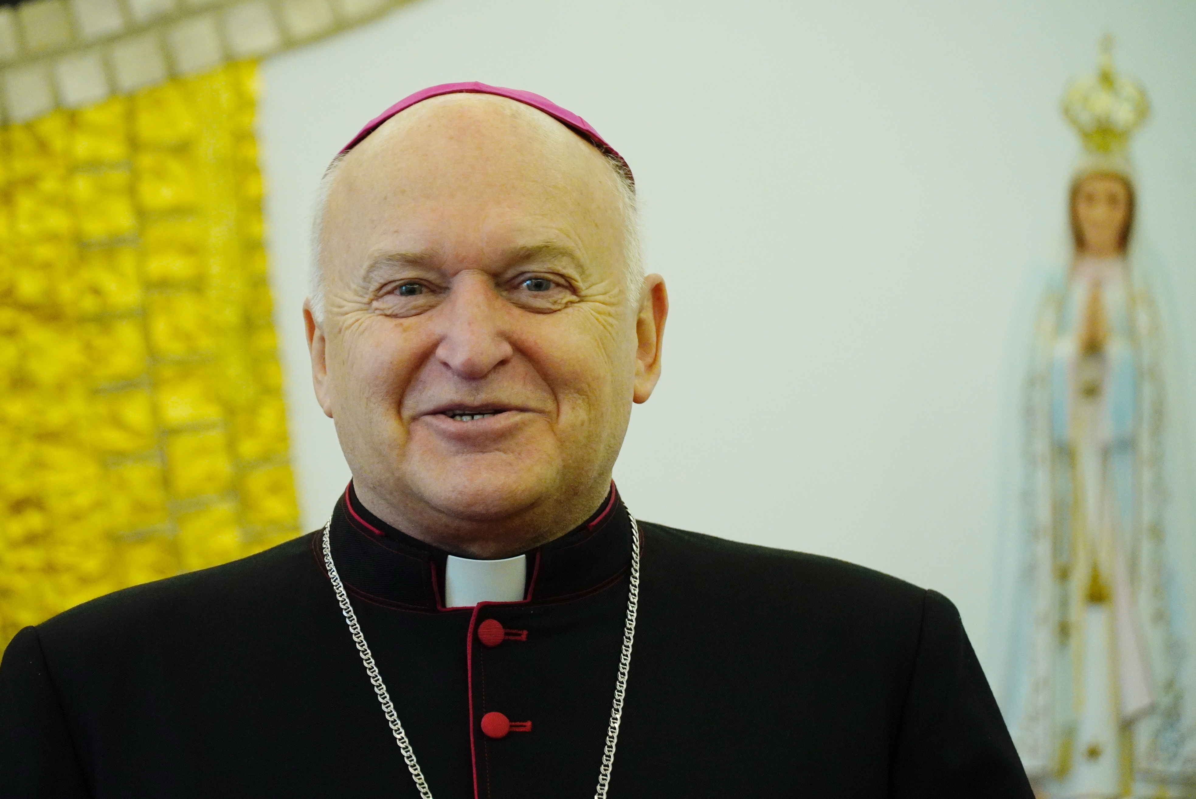 Kardinal Nemet predvodi Obrede Velikog petka u crkvi Svetog Antuna u Beogradu