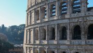 Incident u Rimu: Turista na Koloseumu uklesao ime verenice, preti mu ogromna kazna