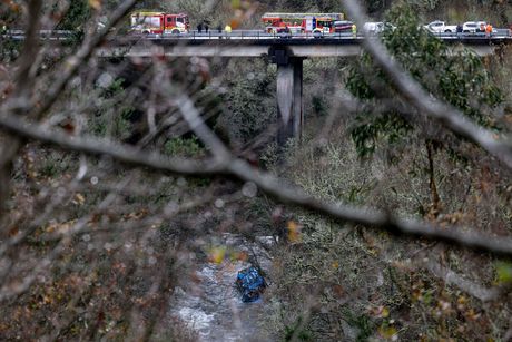 Španija Lerez reka pad autobusa sa mosta u reku nesreća
