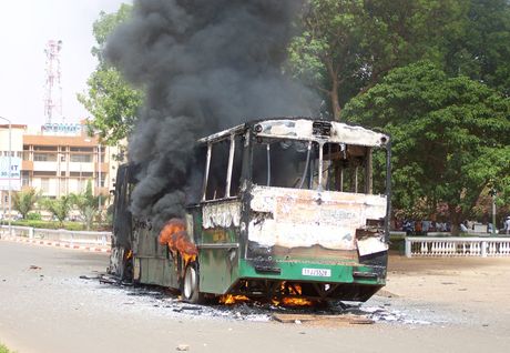 Burkina Faso Autbus požar gori protest