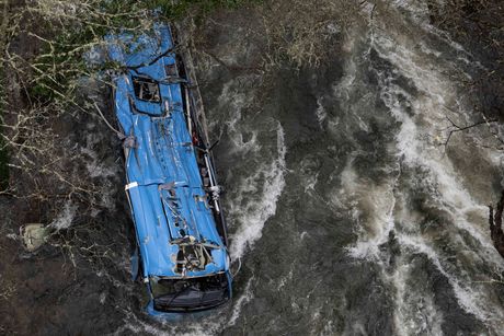 Španija Lerez reka pad autobusa sa mosta u reku nesreća