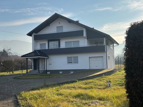 Mirnesa, Bešlić, kuća