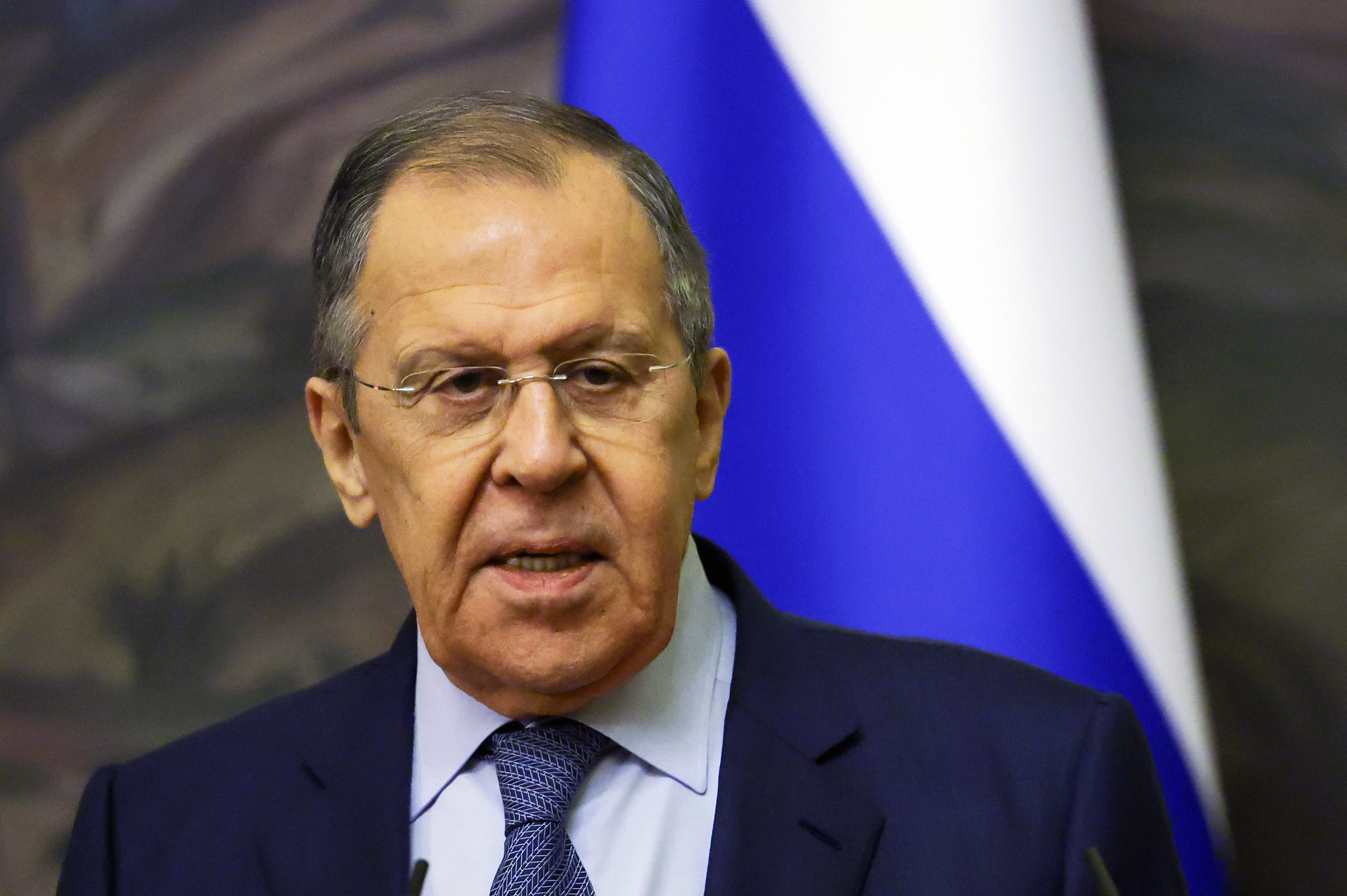 Lavrov sa konferencije udaljio novinara koji ga je opasno iznervirao: "Ako ne izađeš, oni će potegnuti oružje"