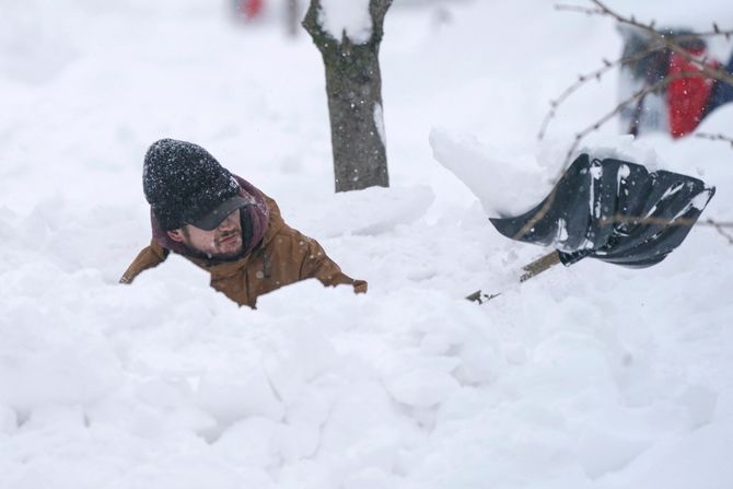 Mećava snežna oluja sneg nevreme SAD