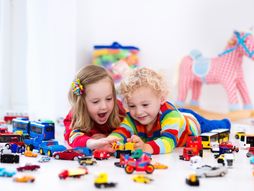 Deca, brat i sestra, igra, igranje, igračke