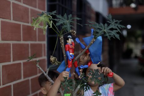 Lutke sa likom Nikolasa Madura i njegove žene u Venecueli
