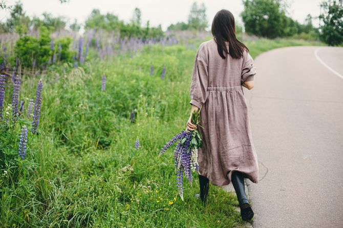 Devojka žena lavanda posao selo