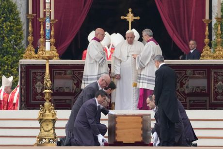 Papa Benedikt XVI, sahrana