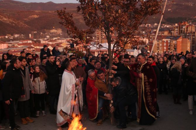 Paljenje badnjaka, Kosovska Mitrovica