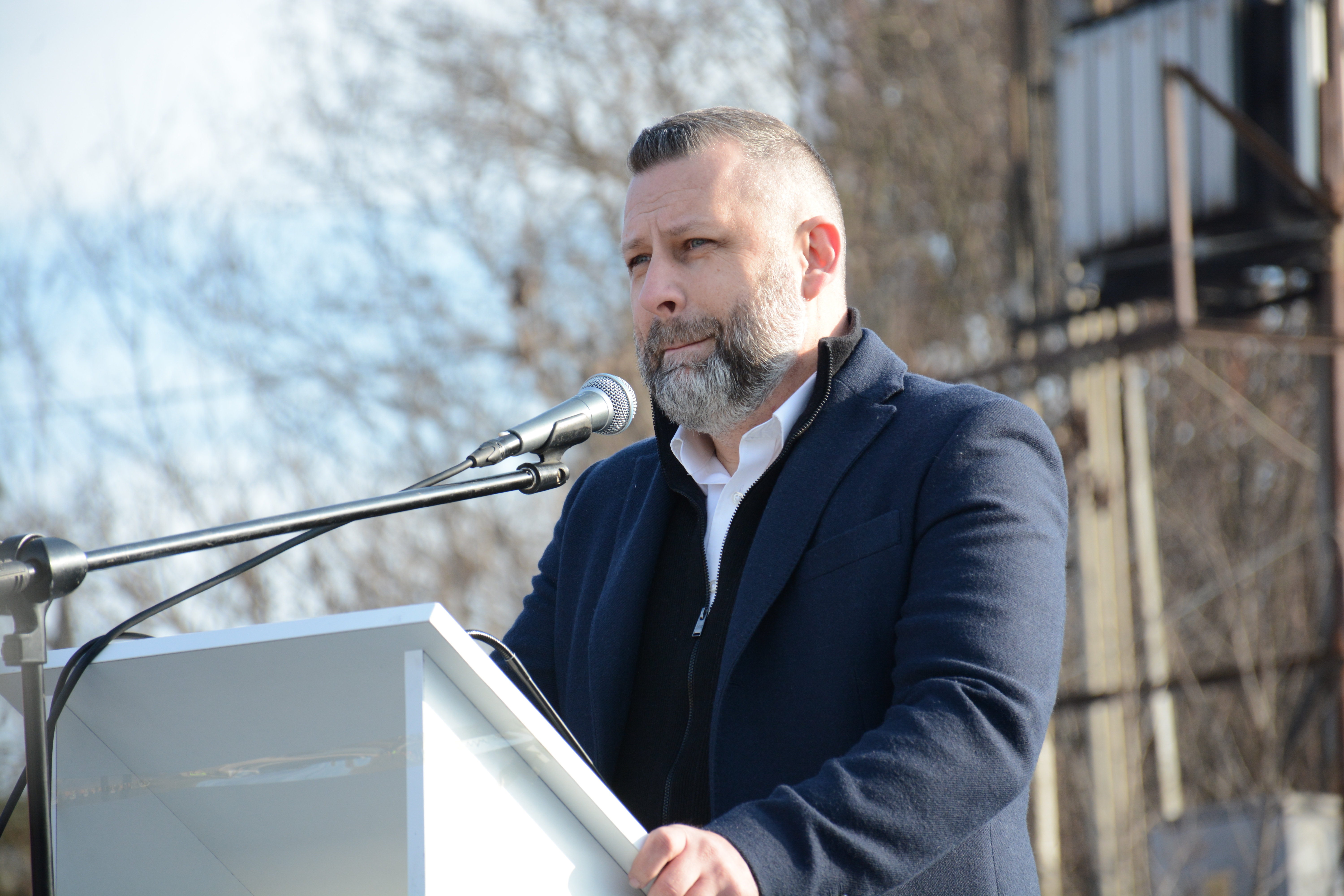 Jevtić uputio apel SAD zbog represije tokom obeležavnja Vidovdana na Gazimestanu