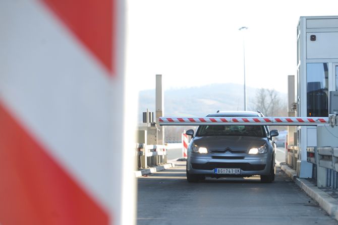 Vrčin, naplatna rampa, gužva u saobraćaju