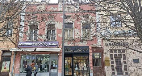 Pada fasada, Zrenjanin Pada fasada, Zrenjanin