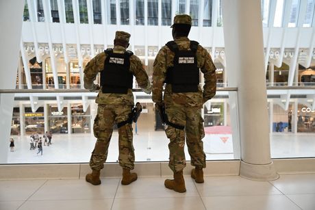 Njujork Svetski trgovinski centar New York World Trade Center Oculus metro patrola vojska evakuacija