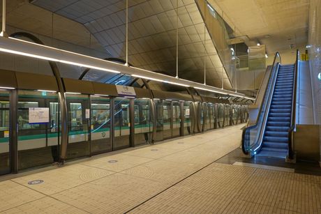 Pariz metro stanica Metro M14, Pont Cardinet