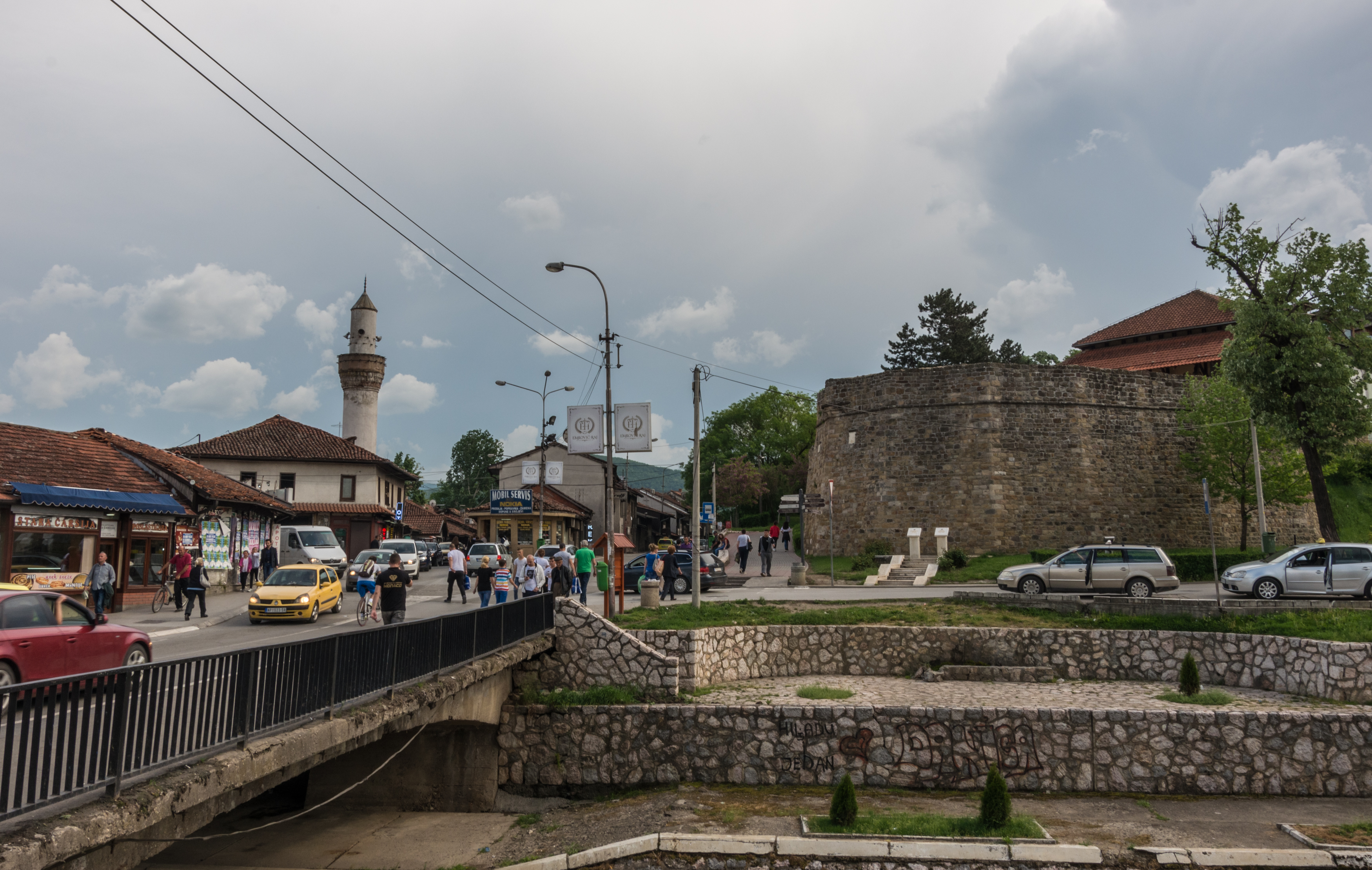 Reka teče ulicama, a kiše nije bilo: Velika havarija u Novom Pazaru zbog pucanja cevi