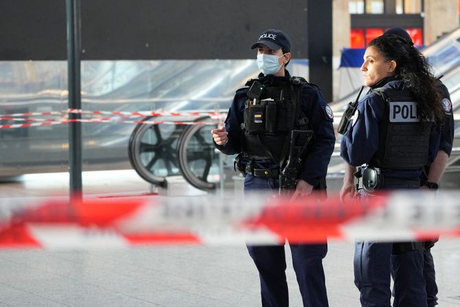 Železnička metro stanica Gare du Nord napad policija traka