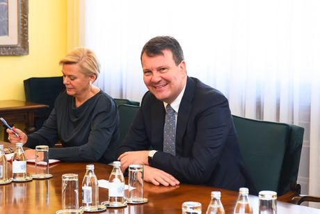 Igor Mirović na sastanku sa Rusinima