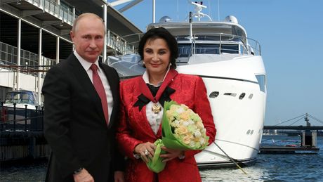 Vladimir Putin i Irina Viner Usmanova London Sunseeker 115 Sport superyacht jahta