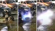 Snimljen strašan incident: Klinci bacali petarde u šaht pa razneli i njega i parkirana kola