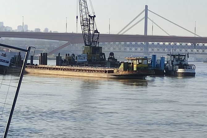 Sava reka kapetan tertni brod oštećeni splavovi Sava reka kapetan tertni brod oštećeni splavovi