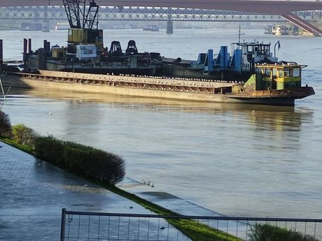 Sava reka  kapetan tertni brod oštećeni splavovi