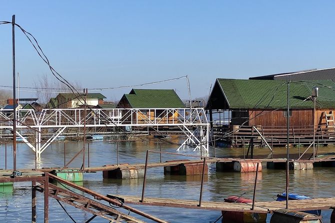 Sava reka kapetan tertni brod oštećeni splavovi