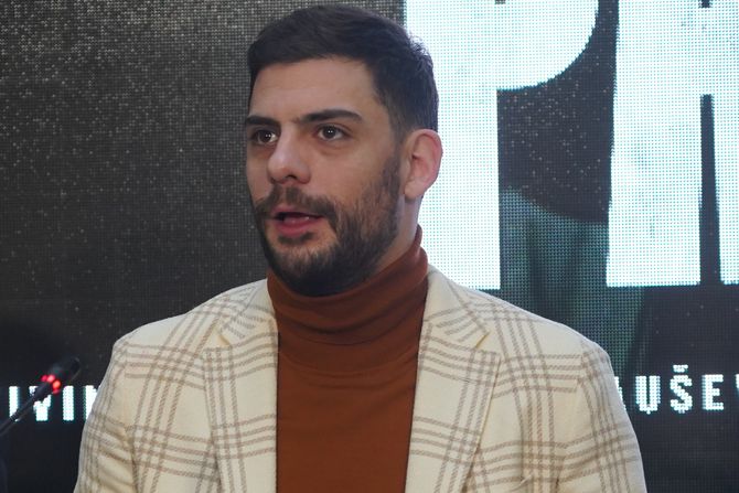 Koncerencija za medije povodom emitovanja serije "Pad" Koncerencija za medije povodom emitovanja serije "Pad"