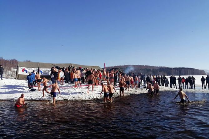 Plivanje za časni krst na najvišoj nadmorskoj visini u Evropi, Vlasinsko jezero