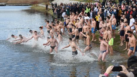 Kragujevac, plivanje za časni krst