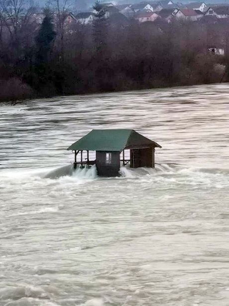 kućica na Drini, poplava