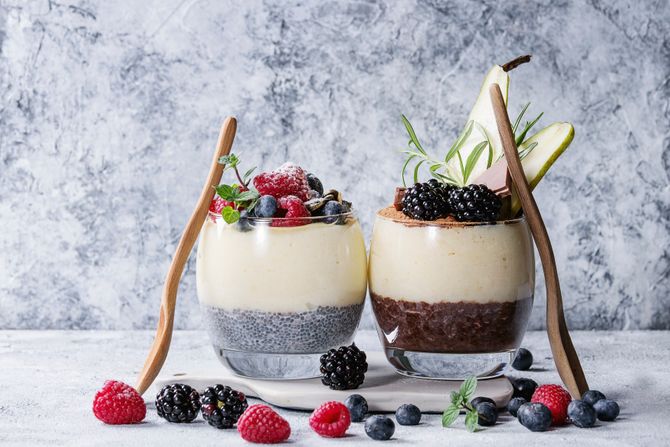 Slatkiši poslastice dezerti voće čia puding Slatkiši poslastice dezerti voće čia puding