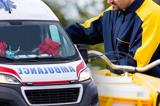 Poštar i hitna pomoć Poštar i hitna pomoć