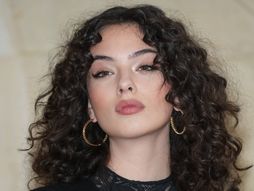 Deva Cassel, Deva Kasel