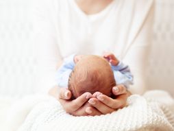 novorođenče, beba, mala beba, dete, držanje bebe