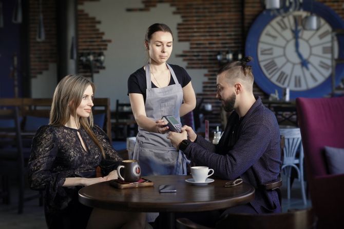 plaćanje računa, prvi sastanak, restoran plaćanje računa, prvi sastanak, restoran