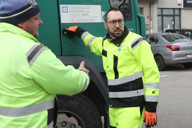 Gradonačelnik Zagreba Tomislav Tomašević čisti ulice