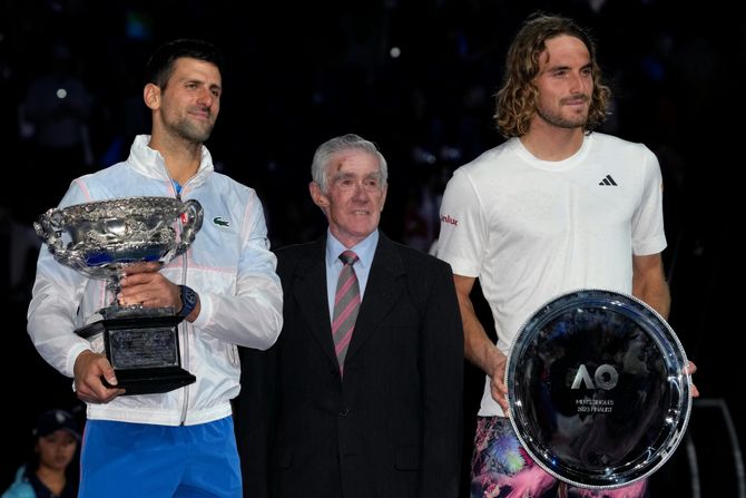 Novak Đoković, Australijan open 2023, Stefanos Cicipas pehar Novak Đoković, Australijan open 2023, Stefanos Cicipas pehar