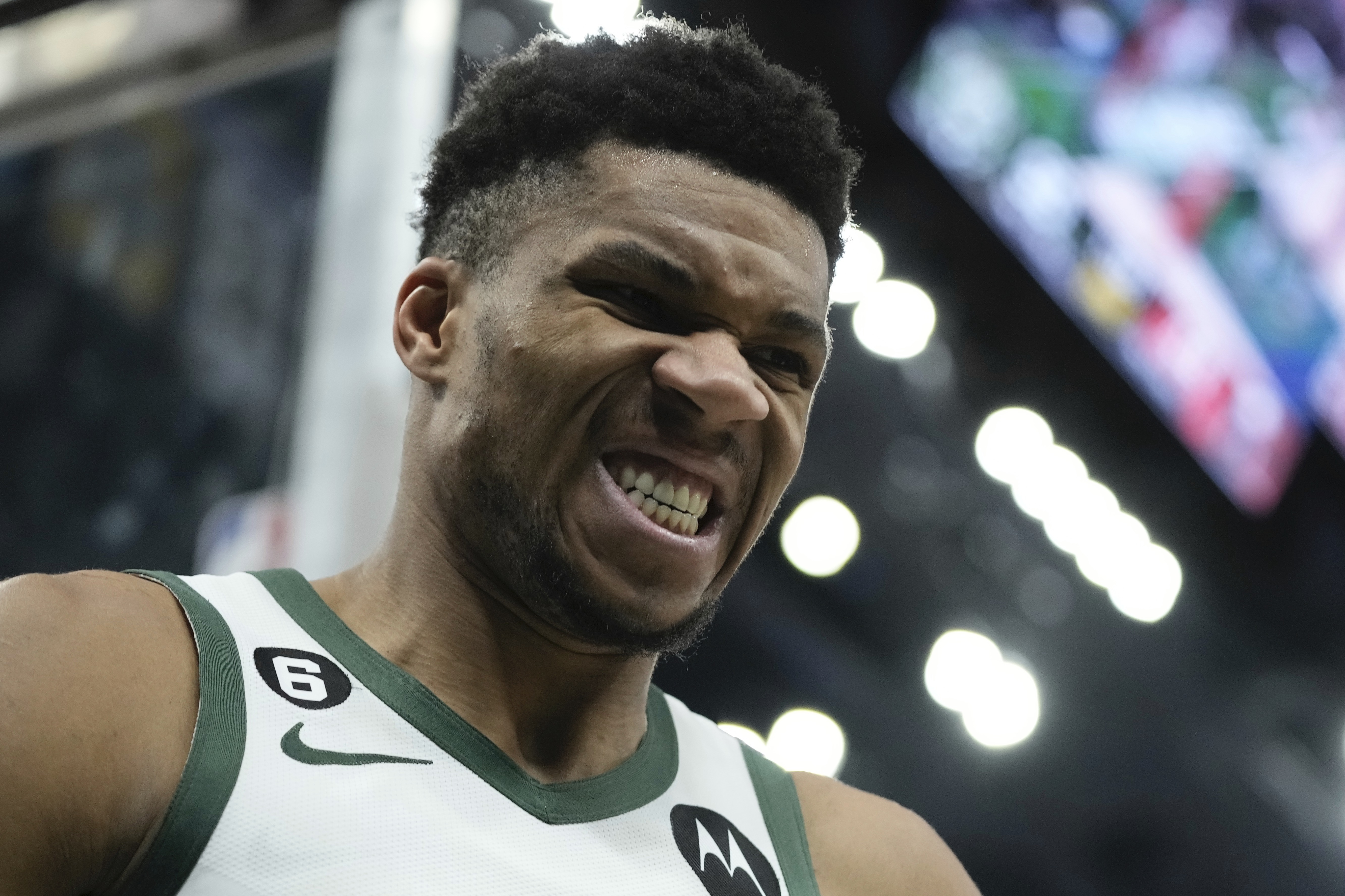 Neviđeni skandal trese NBA: Milvoki lagao sve o zdravstvenom stanju Janisa Adetokumba?!