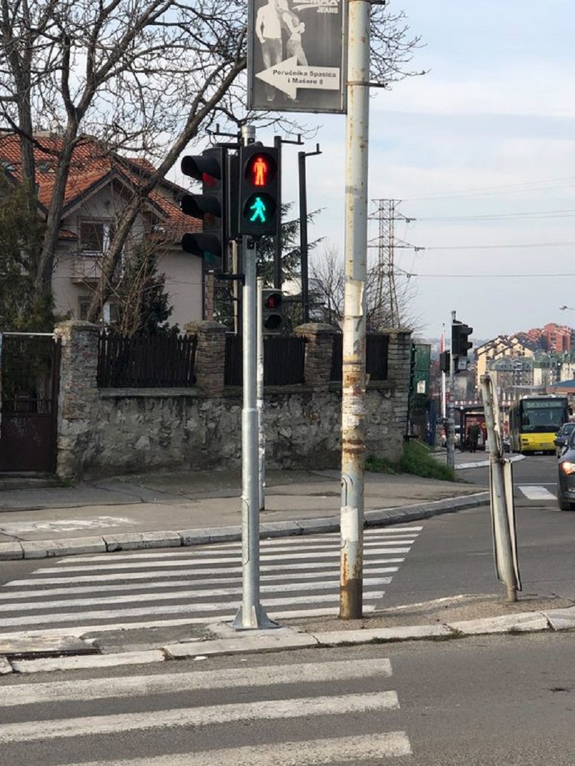 Semafor U arkovu Pokazuje Crveno I Zeleno Telegraf rs semafor-u-arkovu-pokazuje-crveno-i-zeleno-telegraf-rs