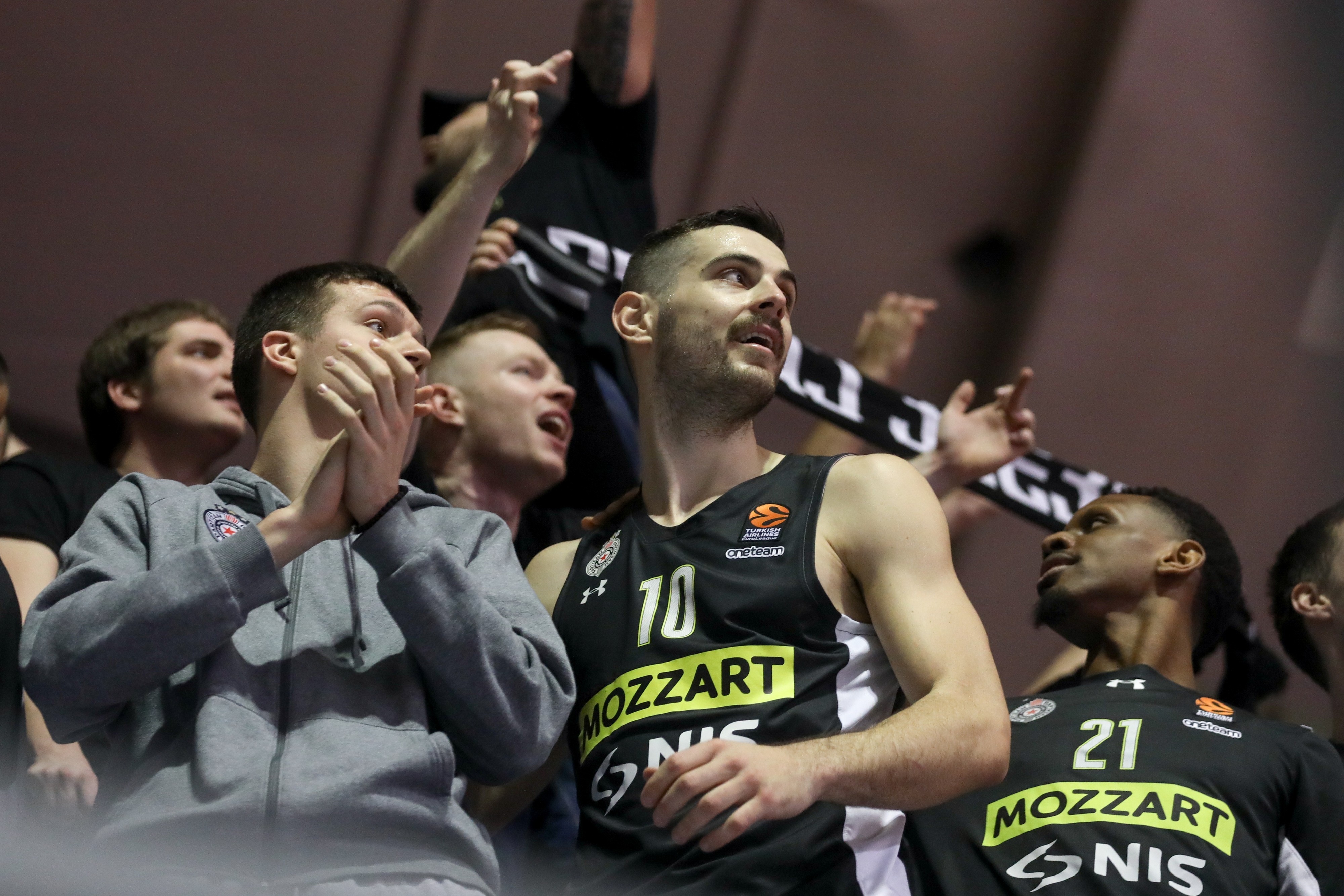 Miljenik navijača Partizana progovorio o "čarima" večitog derbija: "Gađali su me Ajfonom"