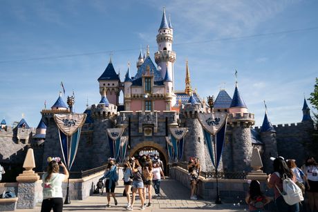 Diznilend On-The-Money-NerdWallet-Disney100-Celebration-Disneyland