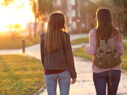 hodanje, zabava, društvo