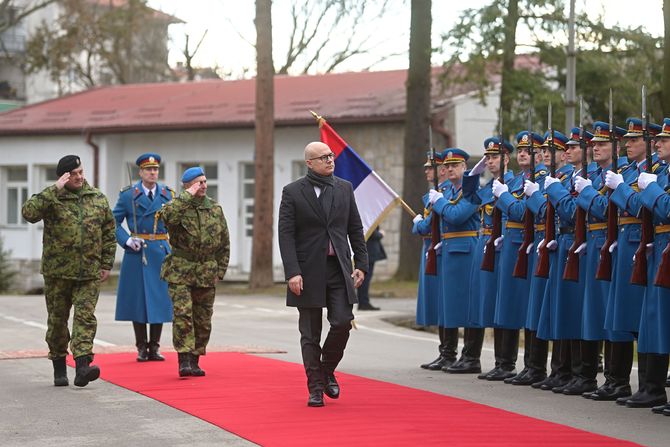 Miloš Vučević obišao je Gardu Garda  Vojske Srbije u kasarni Dedinje