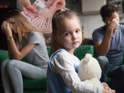 Porodica svađa razvod deca majka muž žena muškarac pare novac dinari