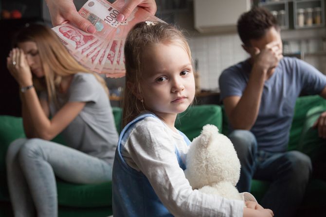 Porodica svađa razvod deca majka muž žena muškarac pare novac dinari