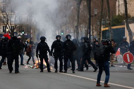 Francuska protesti penziona reforma