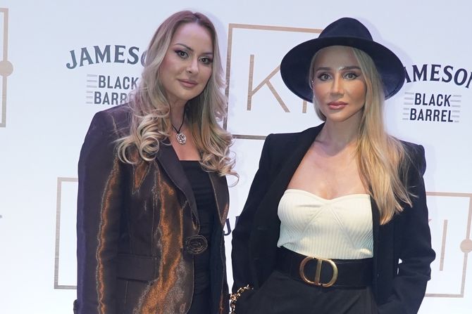 Jovana Nikolić Mišković i Maša Karić Jovana Nikolić Mišković i Maša Karić